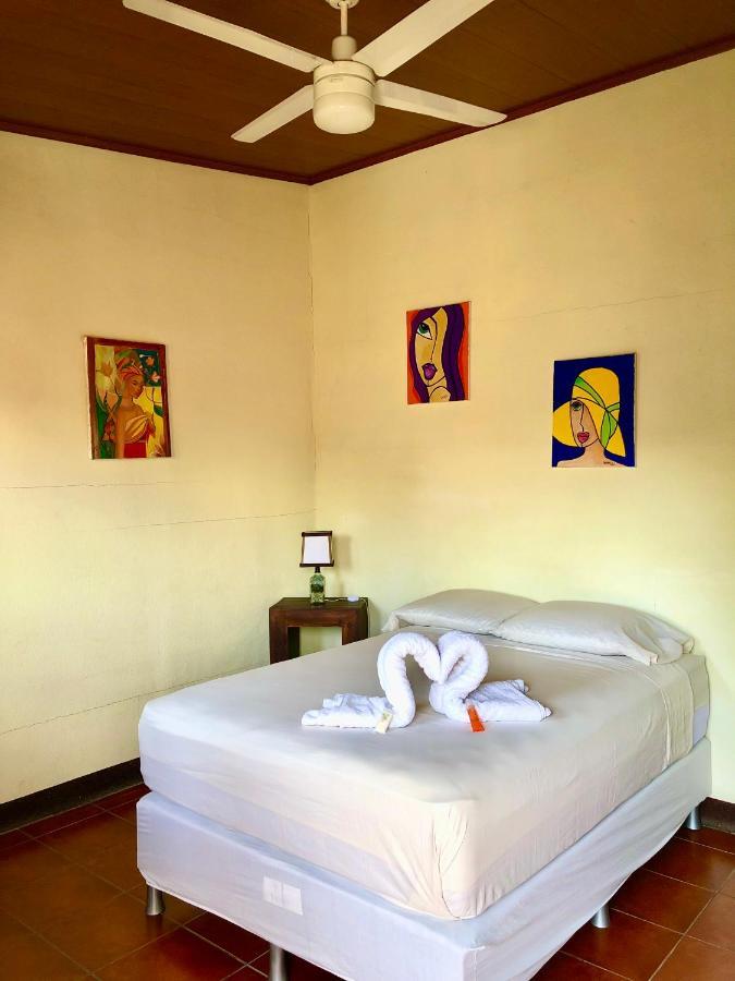 Casa Lula León Hostal Exterior foto